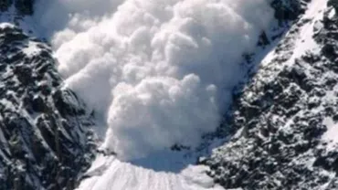 Risc de avalanșă în munții Făgăraș. Șef Salvamont Sibiu: Dacă trece un turist, un animal sau un schior se pot produce avalanșe de mari și medii dimensiuni (VIDEO)