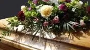 Înmormântare fără preot și interzicerea priveghiului acasă, două dintre reglementările noii legi a serviciilor funerare