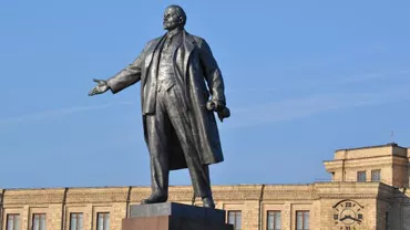 Fie explozia cât de puternică, Lenin rezistă: O statuie a revoluționarului a fost atacată de persoane necunoscute care au vrut să o arunce în aer