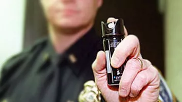 Danemarca: O tânără de 17 ani riscă să fie amendată pentru că s-a apărat de un violator folosind un spray lacrimogen