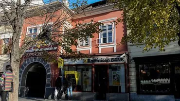 Sibiu: Cinci jandarmi, cercetați pentru că au dus la poliție doi turiși care fotografiau casa președintelui Iohannis