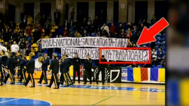 ”Lipă trădătoarea!” Suporterii s-au revoltat împotriva Ministrului Sportului pentru reacția avută în scandalul legat de intonarea imnului (VIDEO)