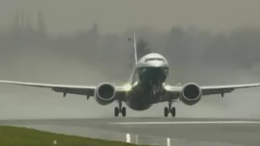 Noua versiune a Boeing 737 jet a decolat pentru prima dată în noua prezentare (VIDEO)