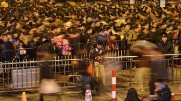 China: Ninsorile au blocat aproape 100.000 de oameni în staţia feroviară Guangzhou (VIDEO)