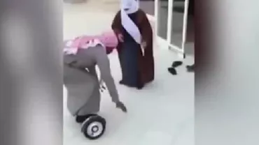 Un arab a intrat cu capul într-un geam, încercând să meargă cu un hoverboard (VIDEO)