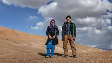 Romeo și Julieta de Afganistan au trecut peste religie și cultură în numele iubirii. Și au supraviețuit