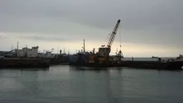 O cantitate mare de păcură, deversată accidental în apele din Portul Constanţa: Comandantul unei nave cipriote a fost amendat