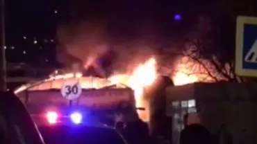 Chișinău: Un incendiu a izbucnit la o vulcanizare. Patru echipaje de pompieri au intervenit de urgenţă (VIDEO)