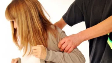 Studiu: Una din două femei din mediul academic, hărțuită sexual. „Dacă poartă fustă scurtă, își dorește să fie agresată... Astea sunt tâmpeniile care în mintea unora există”