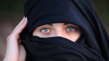 Femeile din Bosnia-Herțegovina, protest față de interdicția de a purta văl islamic: „Este dreptul meu!” (VIDEO)