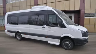 Pașcani: Un microbuz a fost cuprins de flăcări. Nu au fost înregistrate victime