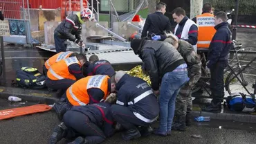 Paris: Două persoane au fost rănite grav, după ce un panou publicitar doborât de vânt