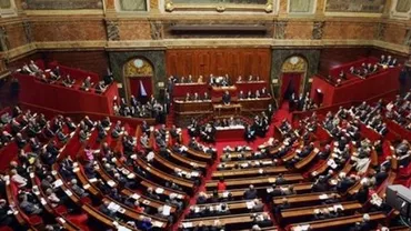 Deputații francezi au votat pentru introducerea în Constituție a regimului stării de urgență