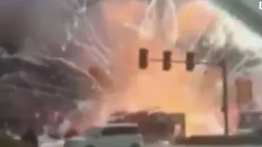 Imagini incredibile la un incendiu de la un magazin cu artificii din China (VIDEO)