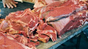 O tonă de carne expirată, confiscată de către Direcția de Sănătate Publică, de la un magazin din Constanța (VIDEO)