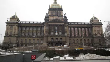 Praga: Acoperişul Muzeului Naţional, distrus parţial de un incendiu