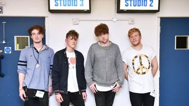 Membrii formației Viola Beach au murit în Suedia, după ce s-au răsturnat cu mașina de pe un pod (VIDEO)