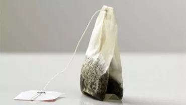 Umor britanic: Și-a cerut iubita în căsătorie cu un... plic de ceai (VIDEO)