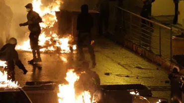 Lupte de stradă în Corsica: Ultrașii Bastiei se confruntă de trei nopți cu trupele Jandarmeriei (VIDEO)