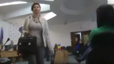 Scandal pentru mediu: Directorul rețelelor comerciale a lovit cu geanta în cap un ONG-ist. Ulterior, Delia Nica și-a dat demisia (VIDEO)