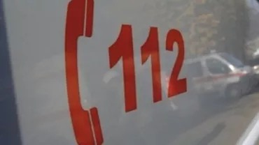 Accident pe DN1: Două femei însărcinate, duse la spital după ce un microbuz a lovit un autoturism