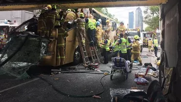12 răniți într-un accident cu un autobuz de turiști în Australia: Pasagerii au avut noroc că au supraviețuit (VIDEO)