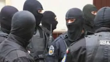 Peste 100 de polițiști din Timiș fac percheziții la persoane bănuite de contrabandă cu țigări