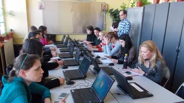 Studiu: Şcolile rurale au conexiune la internet, dar clădirile sunt în prag să se prăbuşescă