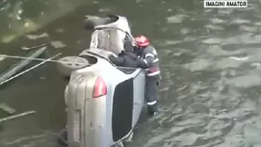 Accident tragic în Capitală: O femeie a murit după ce a plonjat cu mașina în Dâmboviţa (VIDEO)