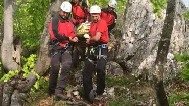 Brașov: Turistul ucrainean dispărut joi dimineață a fost găsit mort într-o prăpastie