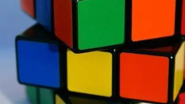 S-a inventat robotul care rezolvă un cub Rubik în mai puțin de o secundă (VIDEO)