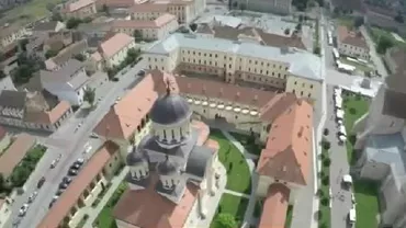 Zgonea: Alba Iulia este municipiu reședință de județ doar pe hârtie. Primarul Hava: Suntem bucuroși la 1 decembrie, dar triști când politicieni de teapa dânsului vin aici să facă baie de mulțime (VIDEO)