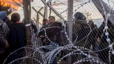 Tensiuni la granița dintre Grecia și Macedonia: Mii de refugiați au dărâmat gardurile de la frontieră (VIDEO)
