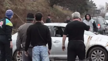 Buzău: Momente de groază pentru doi soți, după ce s-au răsturnat cu mașina. Cei doi au scăpat fără nicio zgârietură (VIDEO)