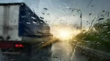 ANM: Informare de ploi și intensificări ale vântului pentru mai multe zone ale țării, până marți, la ora 10.00. Vor fi posibile și descărcări electrice