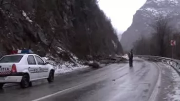 Accident pe Valea Oltului: O maşină de poliţie s-a ciocnit cu autospeciala SMURD