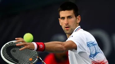 Novak Djokovic, obligat să poarte ochelari negri, din cauza unei probleme oculare