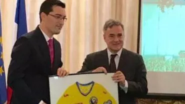 Federația Română de Fotbal a prezentat tricourile pe care "tricolorii" le vor purta la Campionatul European din Franța (FOTO)