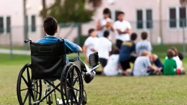„Suntem bătuţi şi obligaţi să schimbăm pamperşi“: Tineri cu dizabilități din Găești acuză îngrijitorii de rele tratamente