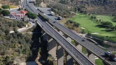 Un român ghinionist: A scăpat dintr-un accident și a murit căzând în prăpastia de lângă autostradă