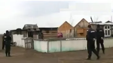 Stână dărâmată cu buldozerul, în Suceava. Proprietara susține că nu a "cotizat îndeajuns" cu miei și brânză la primar (VIDEO)