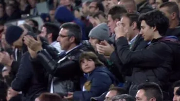 Moment emoționant la ultimul meci pentru Totti în Liga Campionilor. Fotbalistul a fost aplaudat de fanii rivalei Real Madrid (VIDEO)