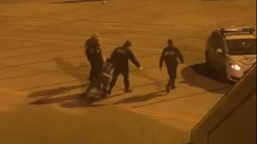 TEROARE la bordul unui avion: Un britanic în stare de ebrietate a încercat să deschisă ușa aeronavei care se afla la 9000 de metri în aer (VIDEO)