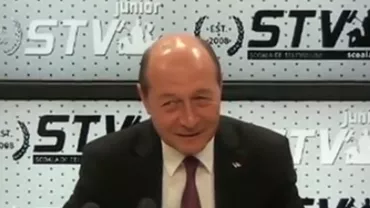 Băsescu: Este obligatoriu ca omul politic să comunice cu presa. Eu la început nu dormeam noaptea de mânie când vedeam dezinformare, pe urmă mi-a trecut (VIDEO)