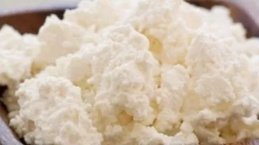 Presă: Un copil din Italia s-a îmbolnăvit după ce ar fi mâncat brânză de la Brădet. Patronul firmei de lactate spune că produsele au fost retrase de pe piața italiană și că totul este o speculație (VIDEO)
