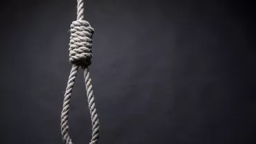 Republica Moldova: O adolescentă de 13 ani s-a sinucis în curtea unei case. Pe trupul fetei au fost găsite două scrisori de adio