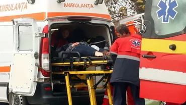 Arad: Trei tineri au murit după ce au intrat cu maşina sub un TIR