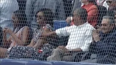 Familia prezidențială a Statelor Unite s-a relaxat în Cuba. Obama, surprins în timp ce își tachina soția la un meci de baseball (VIDEO)