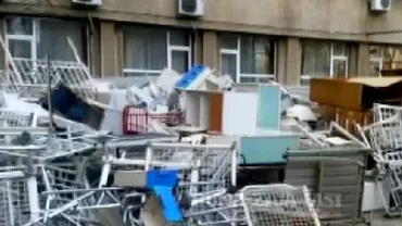 Iași: Mormane de gunoi se află în curtea spitalului de copii (VIDEO)