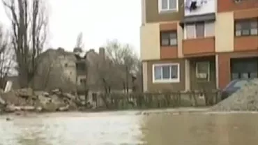 Craiova: O parcare de pe o stradă reabilitată recent se inundă la fiecare ploaie (VIDEO)